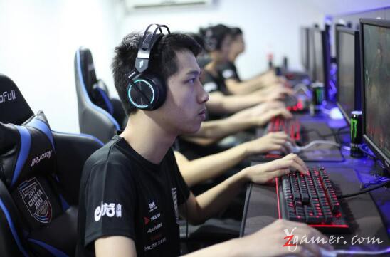 火爆电竞热度，普通游戏玩家淘金赚钱方法318